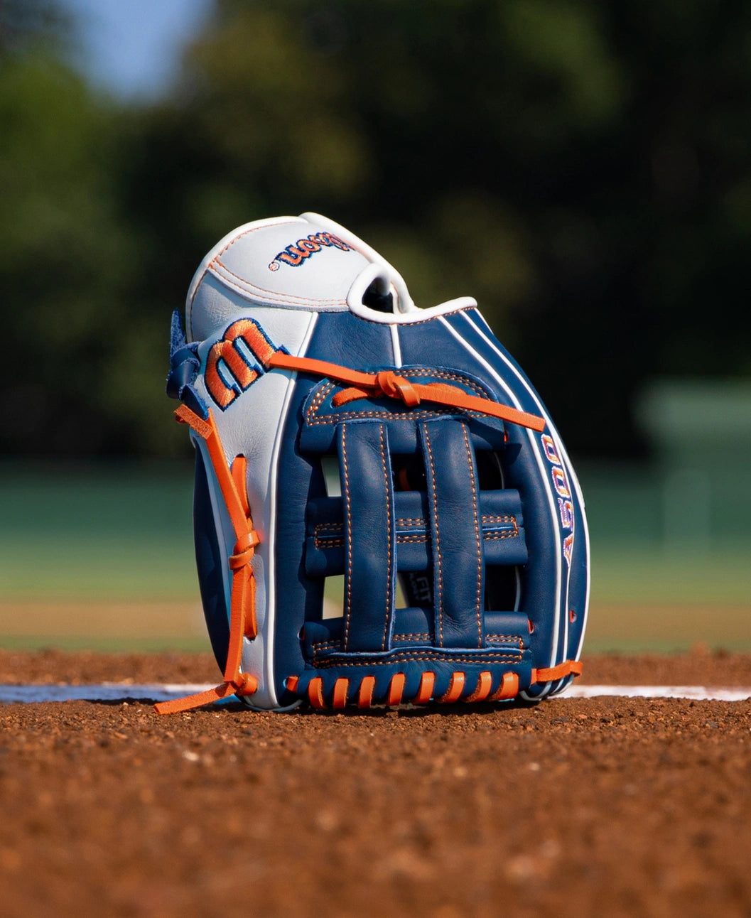 Wilson 2027 A500 10.50" Infield Baseball Glove WBG08401RT105 - Navy Orange