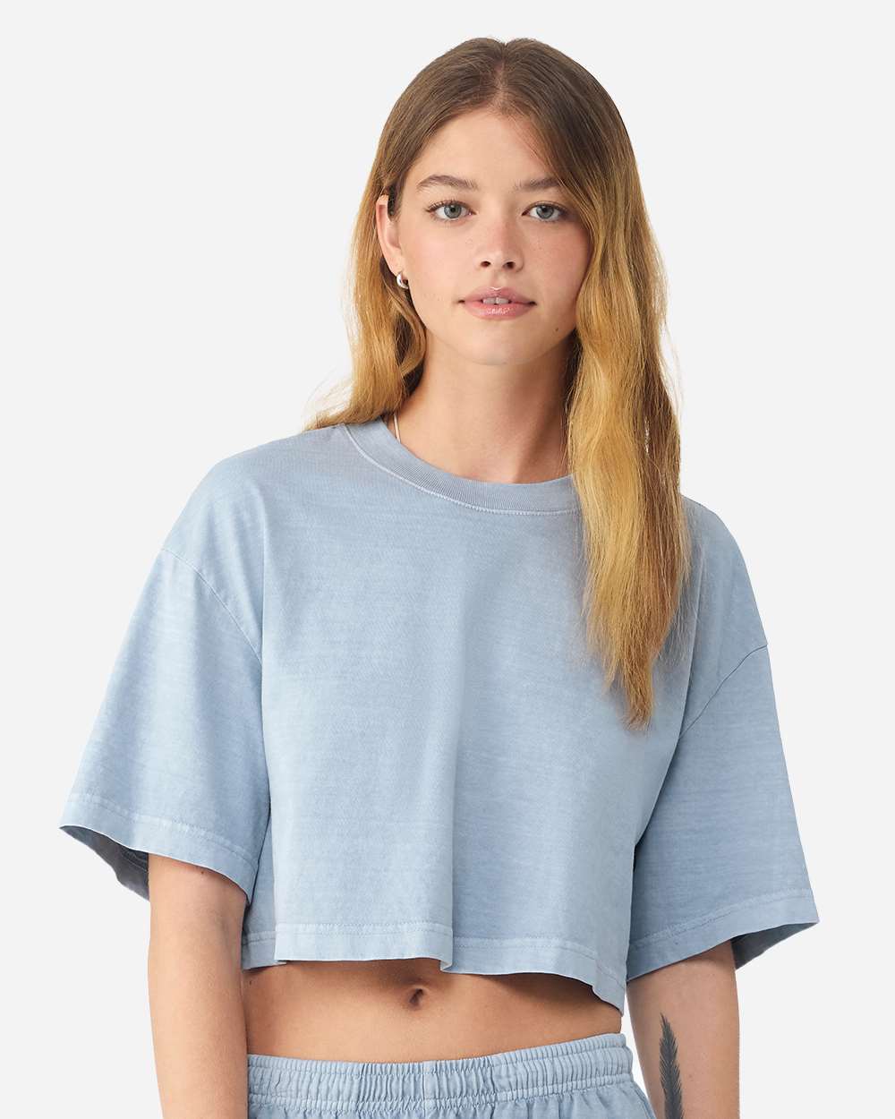 Bella + Canvas 6882gd Women’s Garment-dyed Cropped Tee - Light Washed Denim