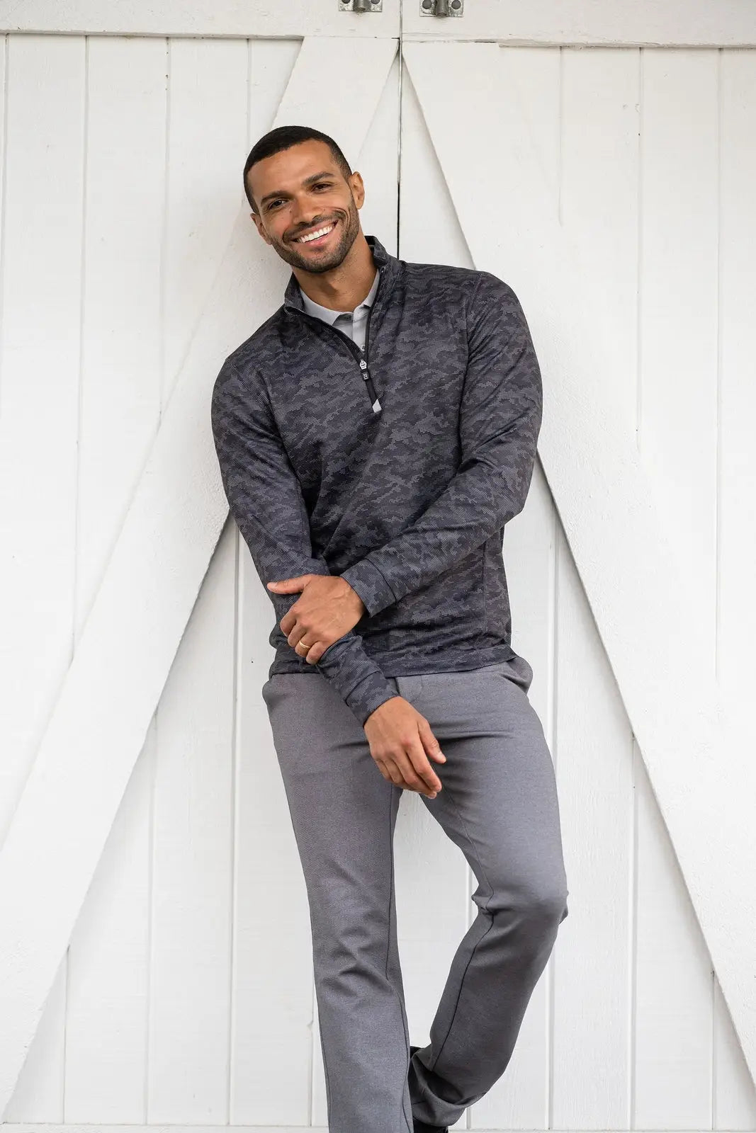 Cutter & Buck Mck01081 Traverse Stretch Eco Camo Print Quarter Zip Mens Pullover - Black