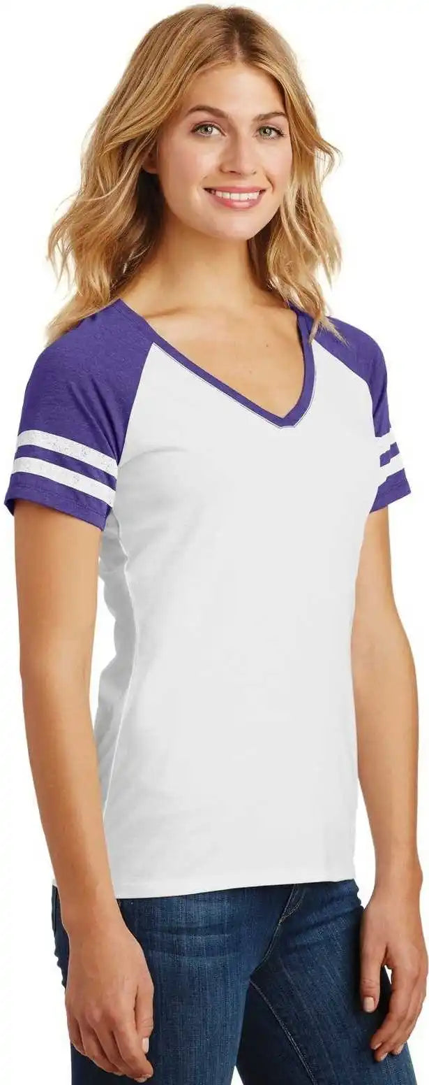 District Dm476 Women’s Game v Neck Tee White Heathered Purple