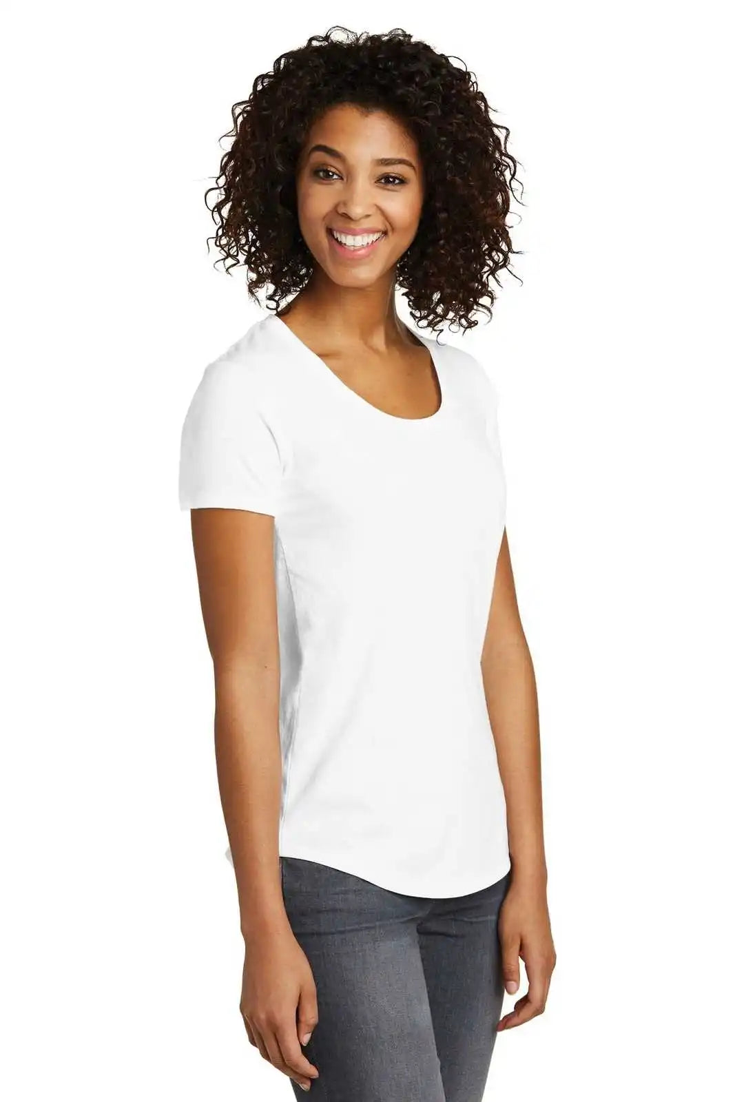 District Dt6401 Women’s Fitted Very Important Tee Scoop Neck - White