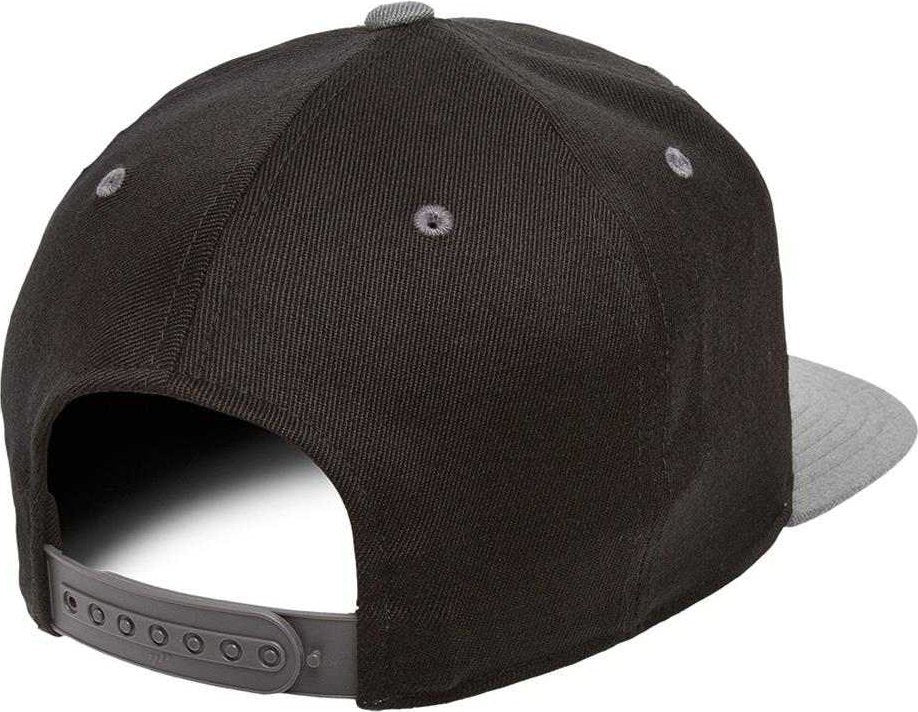 Flexfit 110 Flat Bill Snapback Cap - Black Gray - 6 7/8’’ - 7 1/2’’