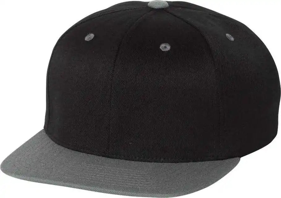 Flexfit 110 Flat Bill Snapback Cap Black Gray / 6 7/8’’ 7 1/2’’
