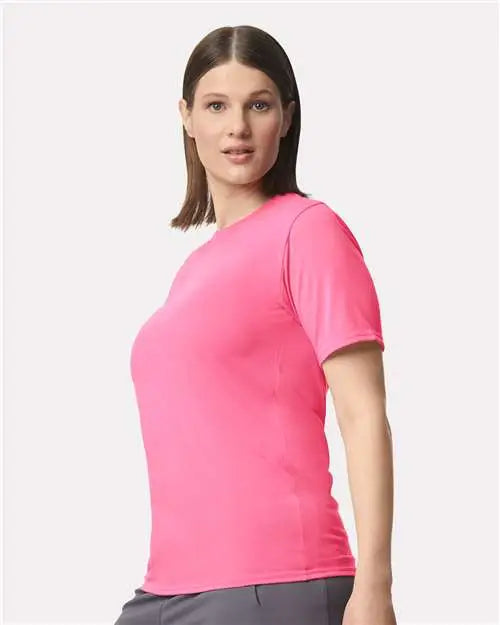 Gildan 42000 Performanceâ T-shirt - Safety Pink