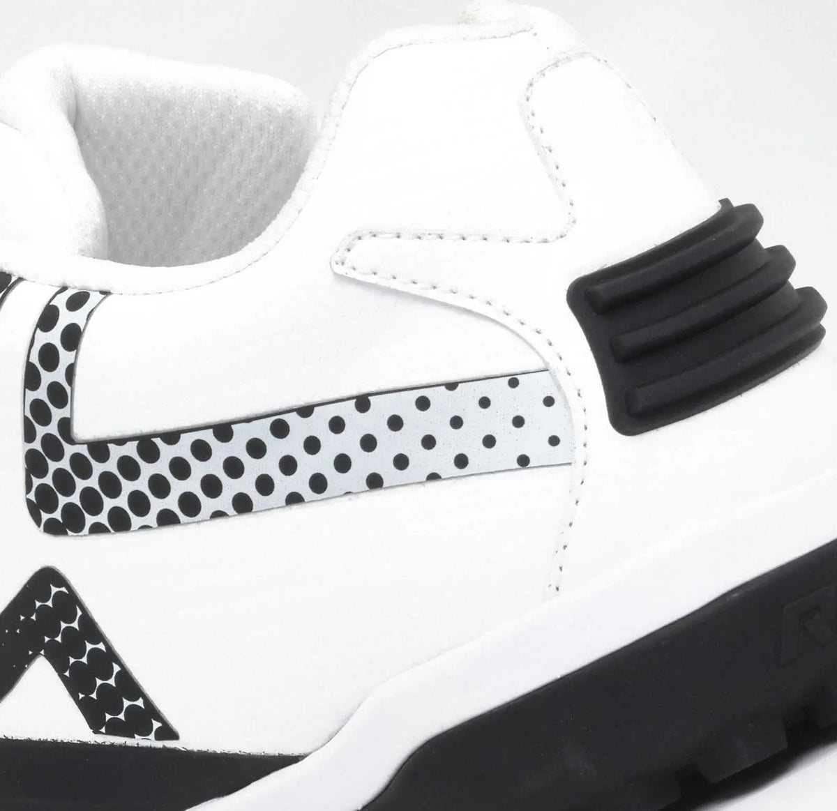 Rip-it Ringor Pro Swiftstep Women’s Turf Softball Shoes - White Black