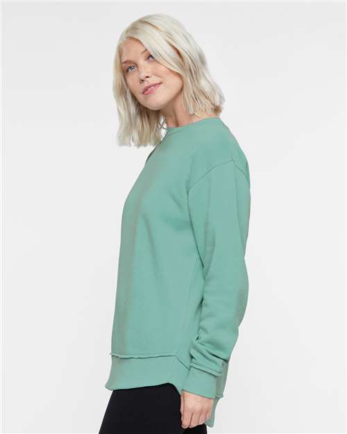 Saltwater Women&#39;s Weekend Fleece Crewneck Sweatshirt - 3525