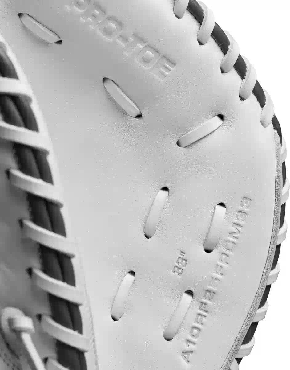 Wilson A1000 Cm33 33.00’’ Fastpitch Softball Catcher’s Mitt Wbw102600 - White Gray - Right Throw