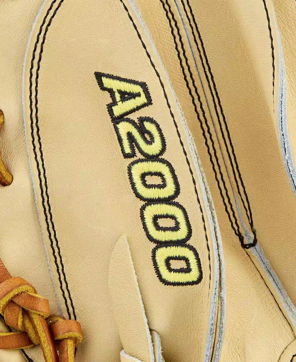 Wilson A2000 Classics Series Pf33 33.00’’ Baseball Catcher’s Mitt Wbw104127 - Blonde Saddle - Right Throw