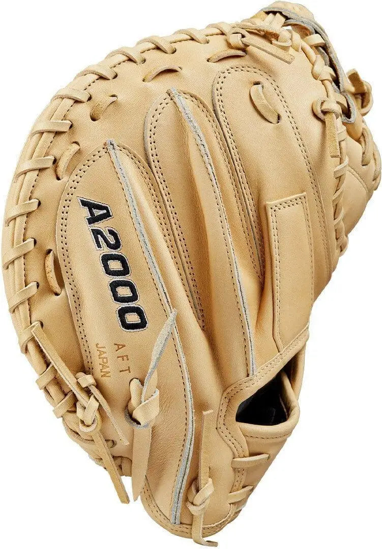 Wilson A2000 M23 33.50’’ Baseball Catcher’s Mitt Wbw102093335 - Blonde - Cork / Right Throw