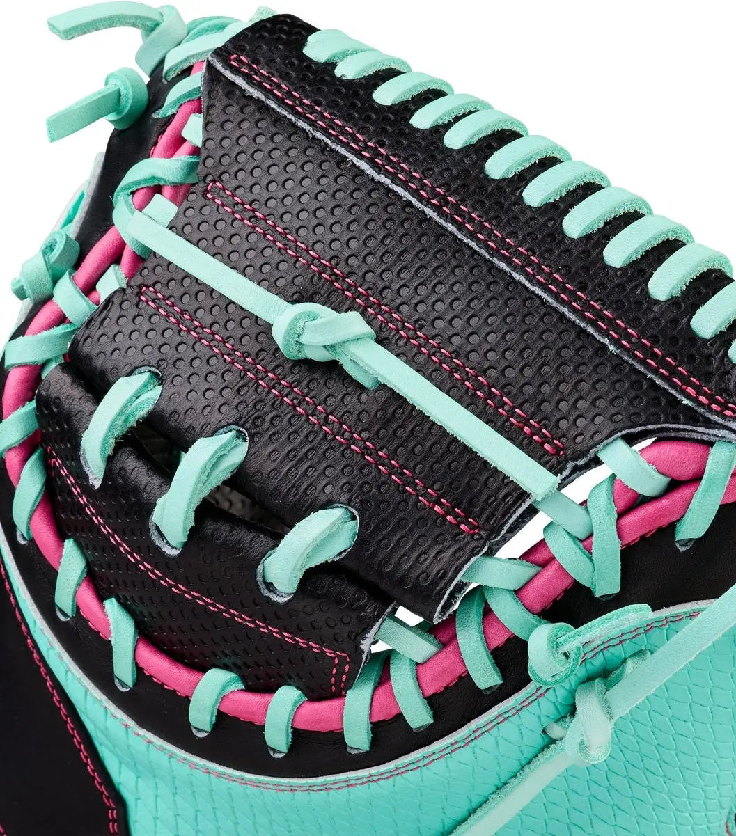 Wilson A2000 Spring Series M23ss 33.50” Catcher’s Mitt Wbw104142335 - Black Seafoam Pink - Mint / Right Throw