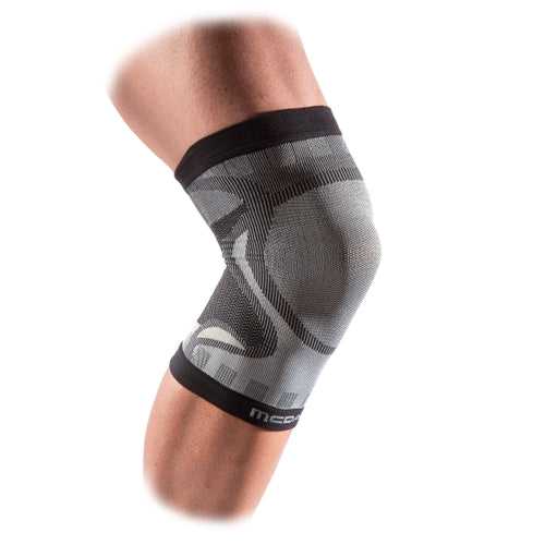 McDavid MD5140 Freelastics Knee Sleeve Adult - Black - HIT a Double